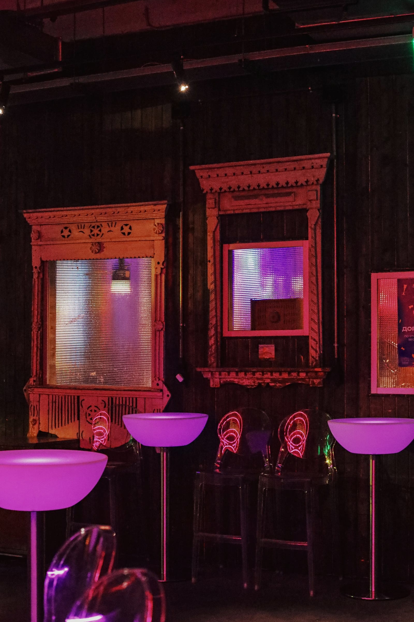 SINGAPORE SLING BAR — 1