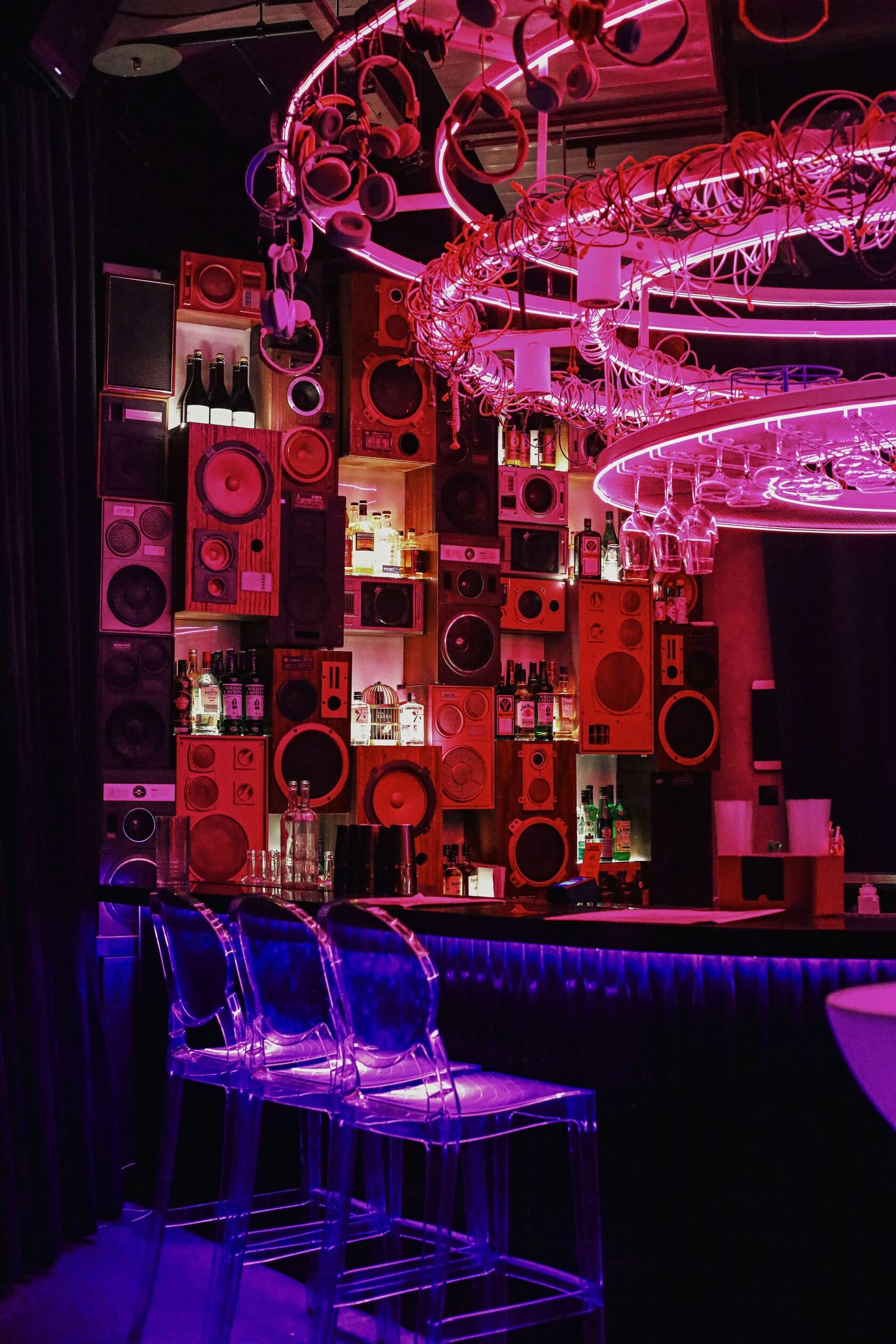 SINGAPORE SLING BAR — 7